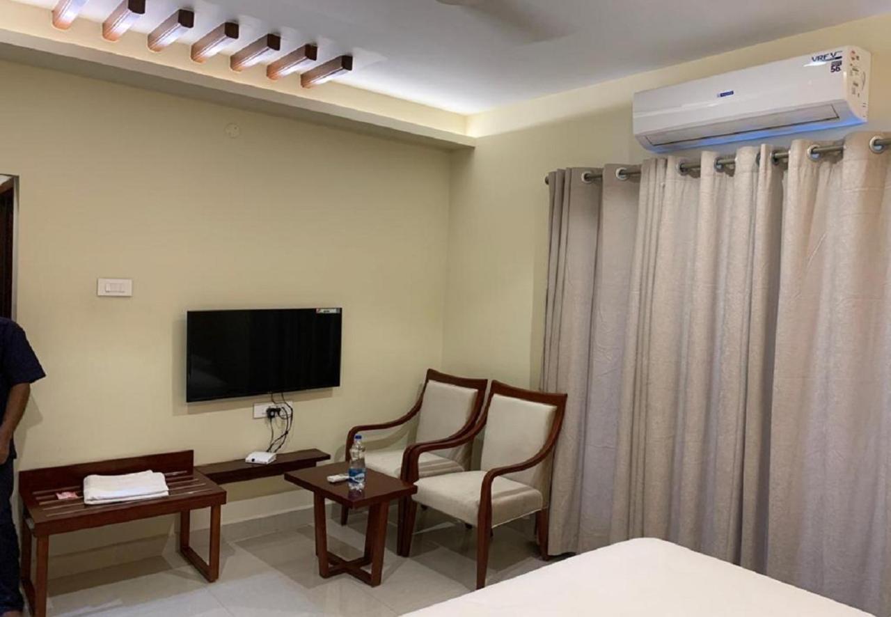 Ganesh Meridian Tiruppattur Ngoại thất bức ảnh