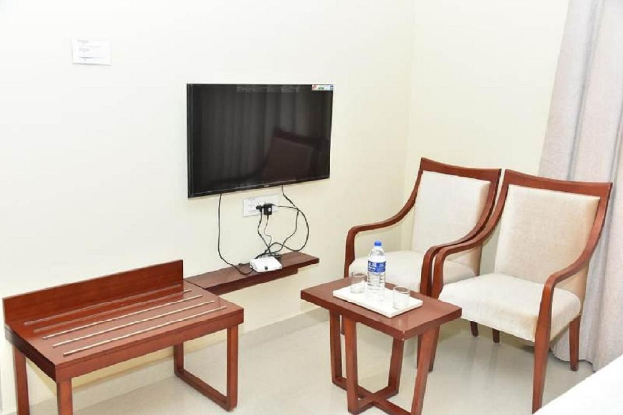 Ganesh Meridian Tiruppattur Ngoại thất bức ảnh